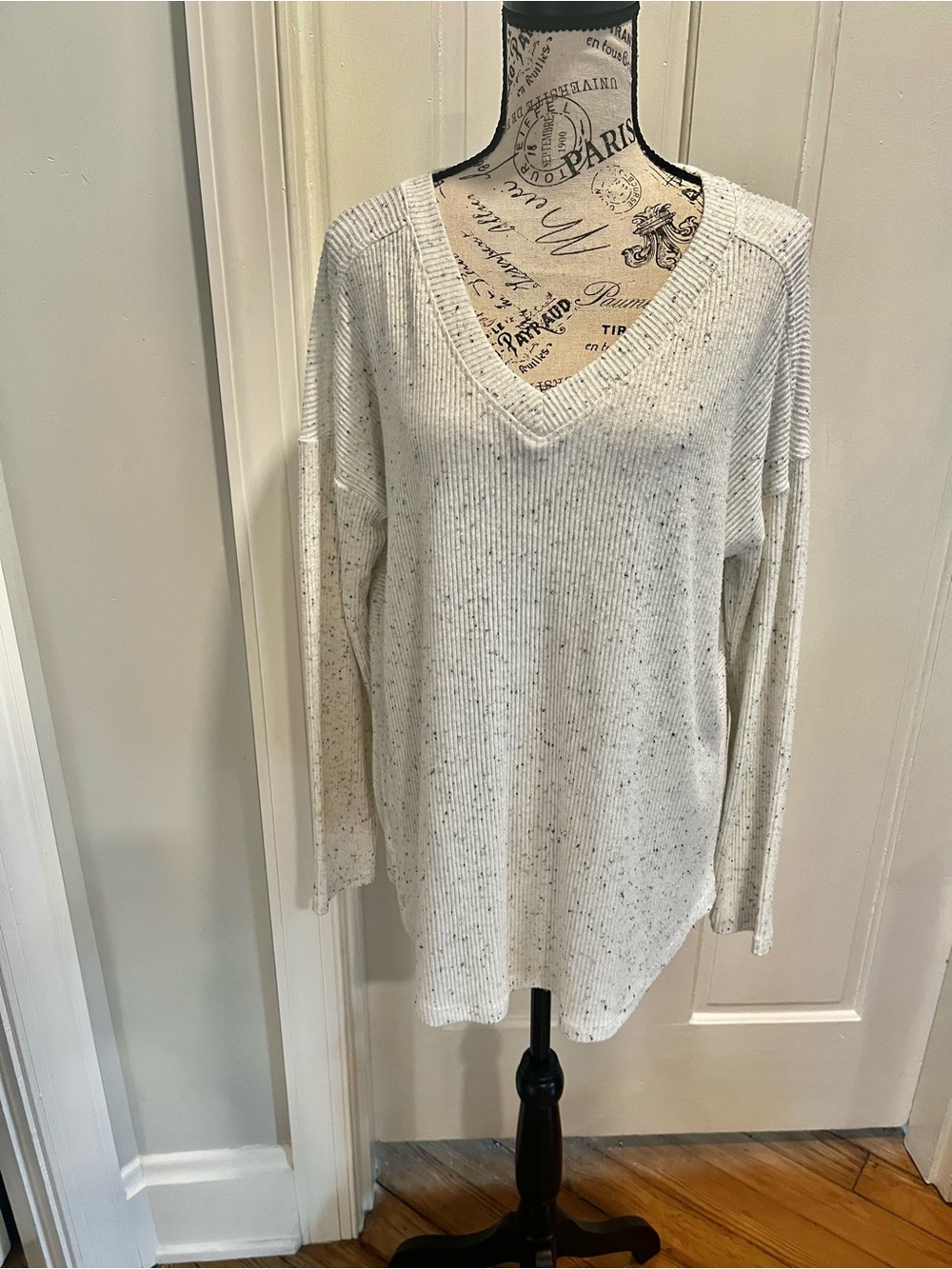 Maurices Cream Speckled Ribbed V-Neck Long Sleeve Top